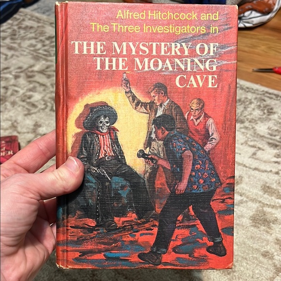 Hardy Boys and Alfred Hitchcock Mystery Book Set - Picture 13 of 17